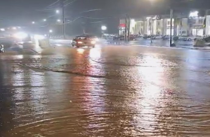 الأرصاد الجوية: استمرار الهطولات المطرية الغزيرة على وسط وجنوب الكرك وشمال الطفيلة