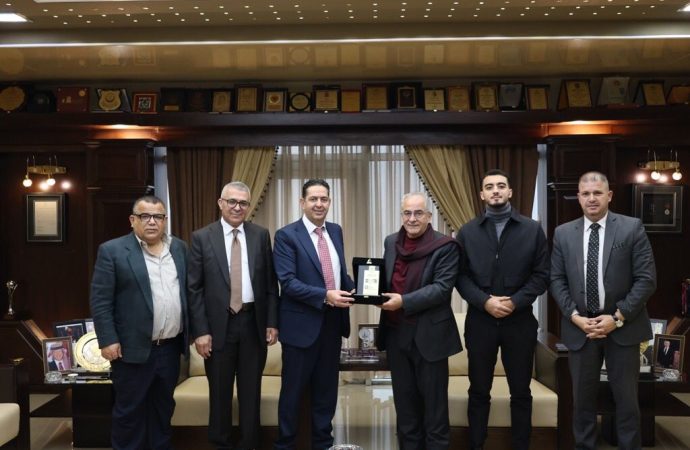 بحث تعزيز التعاون الأكاديمي بين جامعتي عمّان الأهلية وفلسطين الأهلية