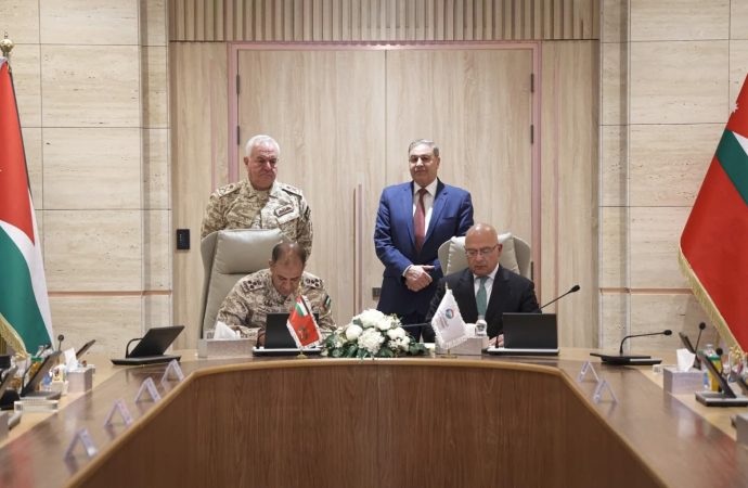 القوات المسلحة الأردنية و”البوتاس العربية” توقّعان اتفاقية جديدة  لتوسيع نطاق إزالة الألغام في منطقة الامتياز الجنوبية 