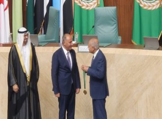 الشواربة يتسلّم جائزة التميز الحكومي كأفضل مدير بلدية عربية