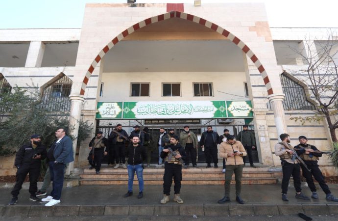 مجموعة “سرايا أنصار السنة” الإرهابية تتبنى تفجير المسجد في حمص
