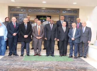 رئيس الاتحاد العربي للمحاربين القدماء يزور مؤسسة المتقاعدين العسكريين