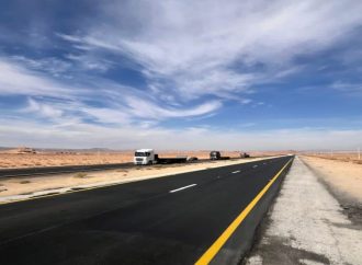 وزارة الأشغال تنهي صيانة جزء حيوي من الطريق الصحراوي