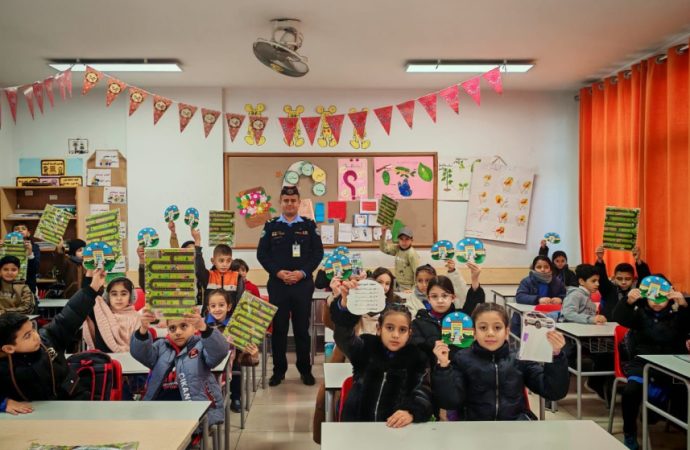 الأمن ينفذ حملة توعوية لتعزيز مفاهيم السلامة العامة في المدارس