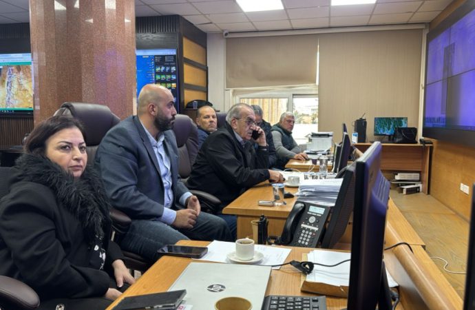 وزير الأشغال يؤكد ضرورة تعزيز التنسيق للتعامل مع الظروف الجوية