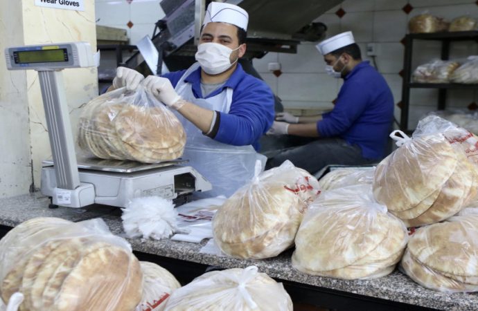 “الصناعة والتجارة”: رفع سعر الطحين الموحد لن يؤثر على تكلفة بيع الخبز