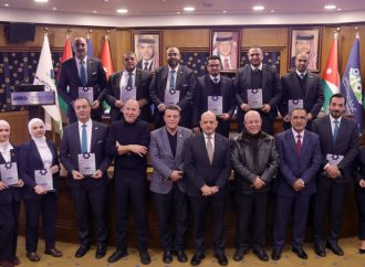 تجارة عمّان تكرّم عددا من موظفيها تقديرا لسنوات عطائهم وأدائهم المتميز