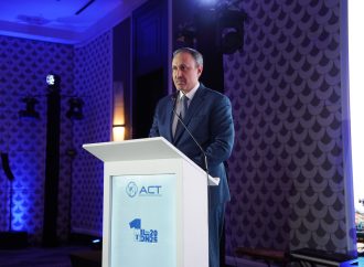 شركة ميناء حاويات العقبة تحتفي بإنجازها التشغيلي التاريخي بمناولة مليون حاوية نمطية خلال عام 2025