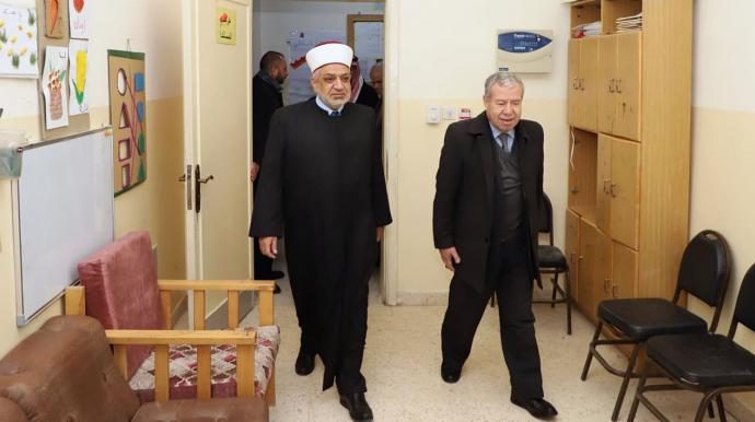 بالصور : مستشفى المقاصد يعالج 453 مريضاً في يوم طبي مجاني بلواء ذيبان