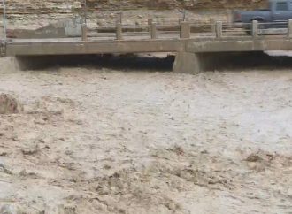 أمانة عمّان ترفد بلدية الطفيلة الكبرى بكوادر وآليات لمعالجة أضرار الأمطار