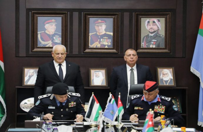 الأمن العام والشرطة الفلسطينية يوقّعان مذكّرة تفاهم