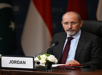 الصفدي يبحث هاتفيا مع مسؤولي الاتحاد الأوروبي جهود خفض التصعيد بالمنطقة