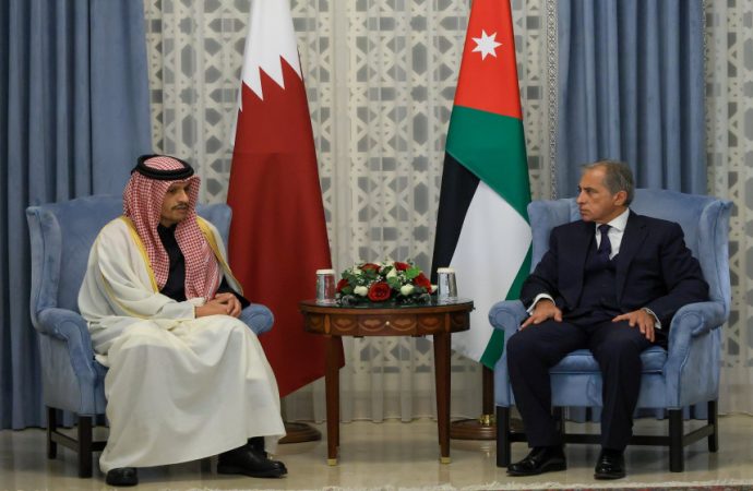 حسان ونظيره القطري يؤكدان أهمية البناء على نتائج اجتماعات “اللجنة العليا المشتركة”