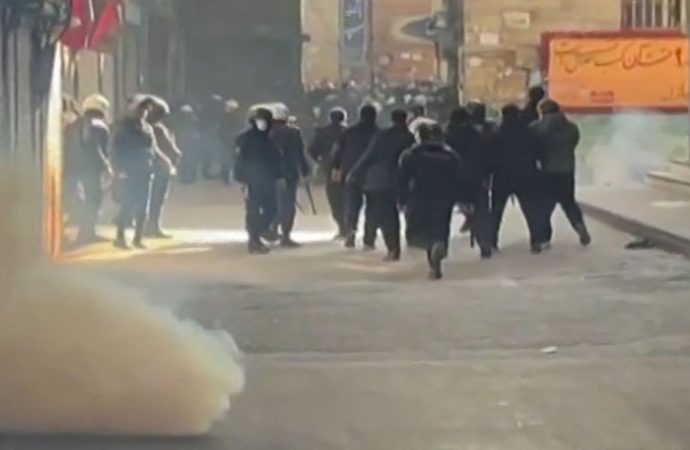 طهران تدرس رفع حجب الإنترنت والتلفزيون الحكومي يتعرض لاختراق