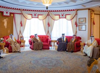 ملك البحرين يستقبل الصفدي وينقل تحيات جلالة الملك وولي العهد