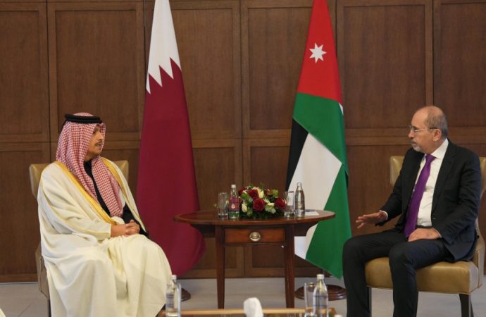 وزير الخارجية يجري مباحثات موسعة مع رئيس الوزراء وزير الخارجية القطري