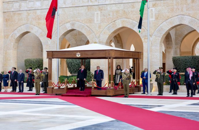 الملك والرئيس الألباني يؤكدان ضرورة احترام سيادة الدول ووحدتها وسلامة أراضيها
