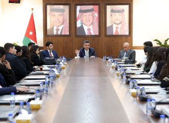 الخصاونة يلتقي وفدًا من طلبة حقوق الأردنية ويناقش دور الشباب في الحياة العامة