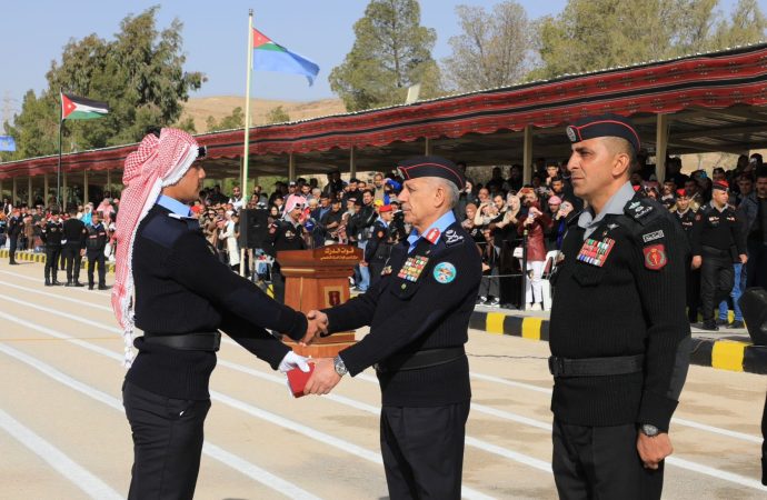 اللواء المعايطة يرعى تخريج دورة الشرطة المستجدين في سواقة – صور