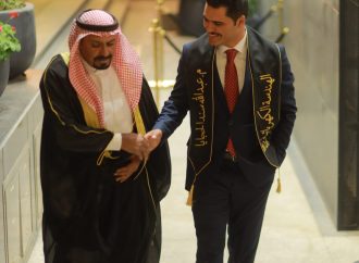 الحجايا تهنئ شقيقها سند بتخرج نجله المهندس عبدالله من جامعة الزيتونة .