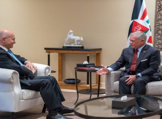 الملك وصالح يؤكدان أهمية تسهيل آليات العودة الآمنة والطوعية للاجئين السوريين