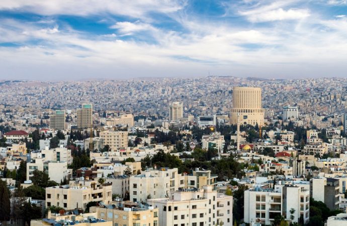 أجواء دافئة نسبيا نهارا مع نشاط للرياح المثيرة للغبار خلال الأيام الأربعة المقبلة