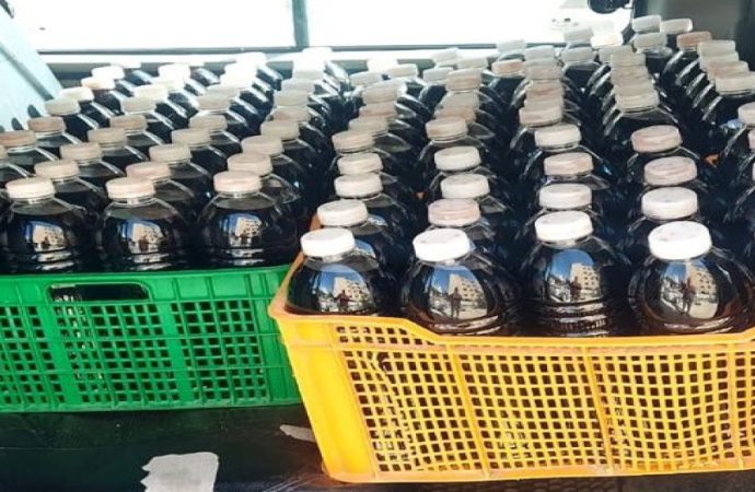 الغذاء والدواء: إتلاف 750 لترا من العصائر الرمضانية ضبطت داخل مركبة