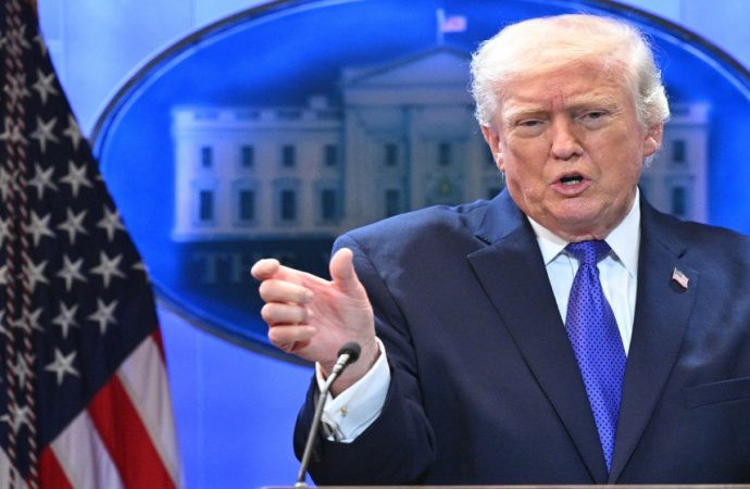 ترامب يعلن عن تعرفة جمركية شاملة جديدة بنسبة 10%