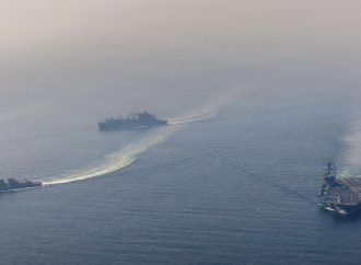 ترامب يجدد تحذيره لإيران في الوقت الذي يدرس فيه توجيه ضربة لها