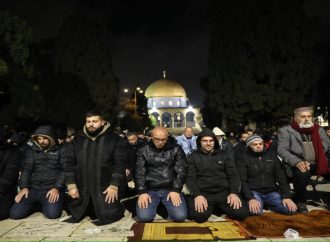 40 ألف مصل يؤدون صلاتي العشاء والتراويح في المسجد الأقصى