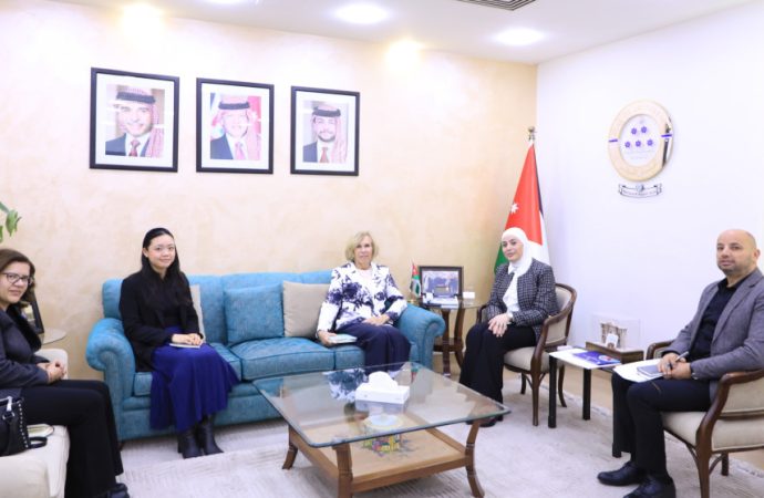 بني مصطفى تبحث والسفيرة الأسترالية سبل تعزيز التعاون المشترك