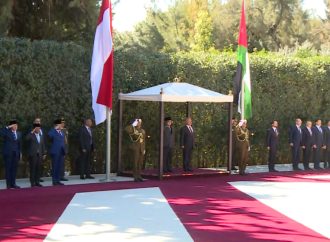 الملك يستقبل الرئيس الإندونيسي ويعقدان مباحثات في قصر بسمان