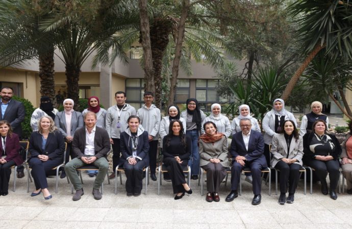 الأميرة بسمة بنت طلال تستقبل وفد منظمة الصحة العالمية برفقة الأمير هاري وزوجته