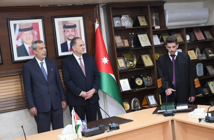 المحامي راشد البدور يؤدي اليمين القانونية امام وزير العدل