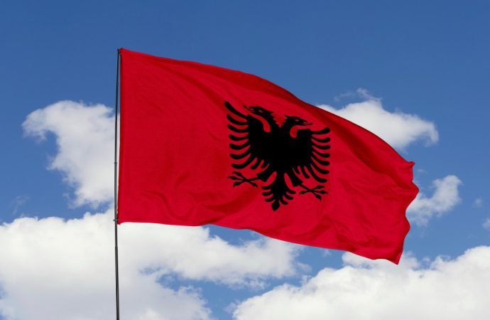 الرئيس الألباني يصل إلى الأردن