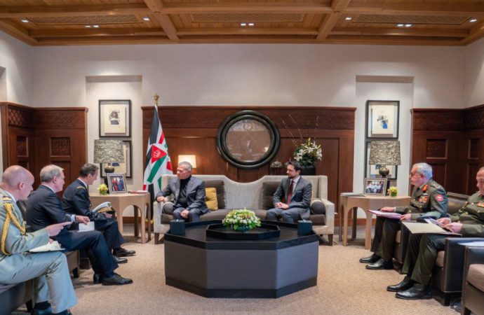 الملك يستقبل رئيس أركان الجيش الفرنسي