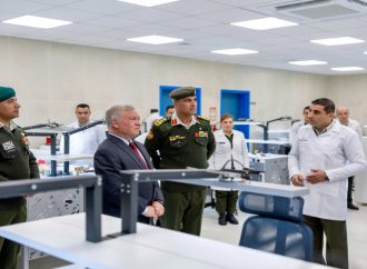 الملك يفتتح مجمع طب وجراحة الفم والأسنان العسكري