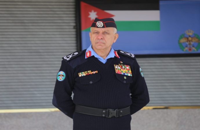 مدير الأمن العام يوعز بتكريم 52 نزيلا اجتازوا “تكميلية التوجيهي”
