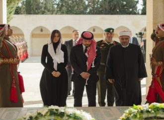 نائب الملك يزور ضريح المغفور له الملك الحسين
