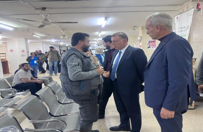 وزير الداخلية يتفقد مديرية أحوال وجوازات إربد