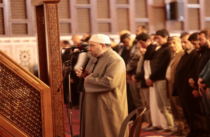 الأردنيون يُحيون ليلة القدر وأكفهم مرفوعة بالدعاء بأن يحفظ الأردن وأمنه