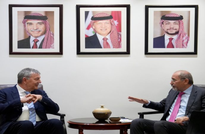 الصفدي يشيد بالدور الإنساني للأونروا في غزة