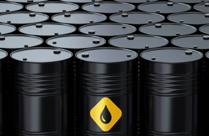 النفط يتجاوز 100 دولار للبرميل مع تصاعد حرب إيران