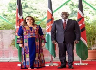 السفيرة رولان محمود سماره تقدّم أوراق اعتمادها إلى الرئيس الكيني