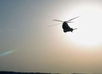 سقوط مروحية عسكرية قطرية في المياه الإقليمية والبحث جار عن طاقمها