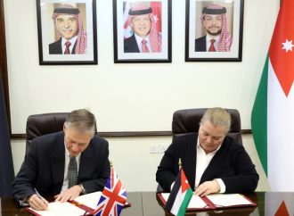 الأردن وبريطانيا يوقعان مذكرة تفاهم بـ5.3 مليون جنيه إسترليني لدعم الناقل الوطني