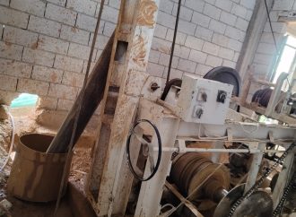 المياه: ضبط حفارة تحفر بئر مخالف في المفرق – صور