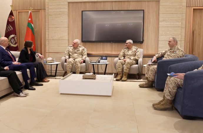 رئيس هيئة الأركان المشتركة يستقبل رئيسة اللجنة الدولية للصليب الأحمر