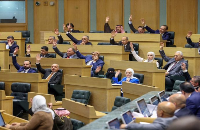 إحالة مشروع قانون “معدل الضمان” إلى لجنة العمل النيابية