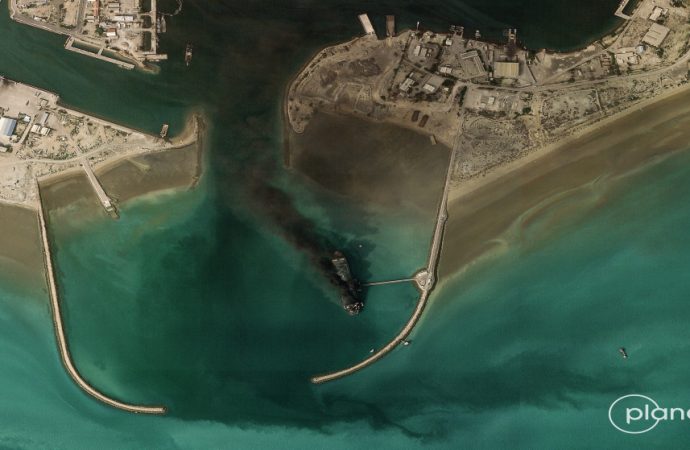 وسيلة إعلام عن الجيش الأميركي: مضيق هرمز ليس مغلقا